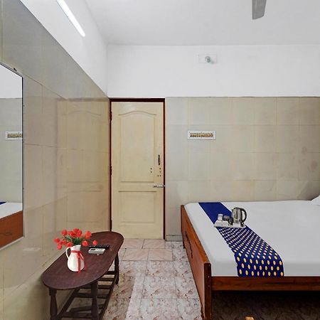 Spot On New Golden Star Guest House Near Thirumangalam Metro Station Madras Buitenkant foto