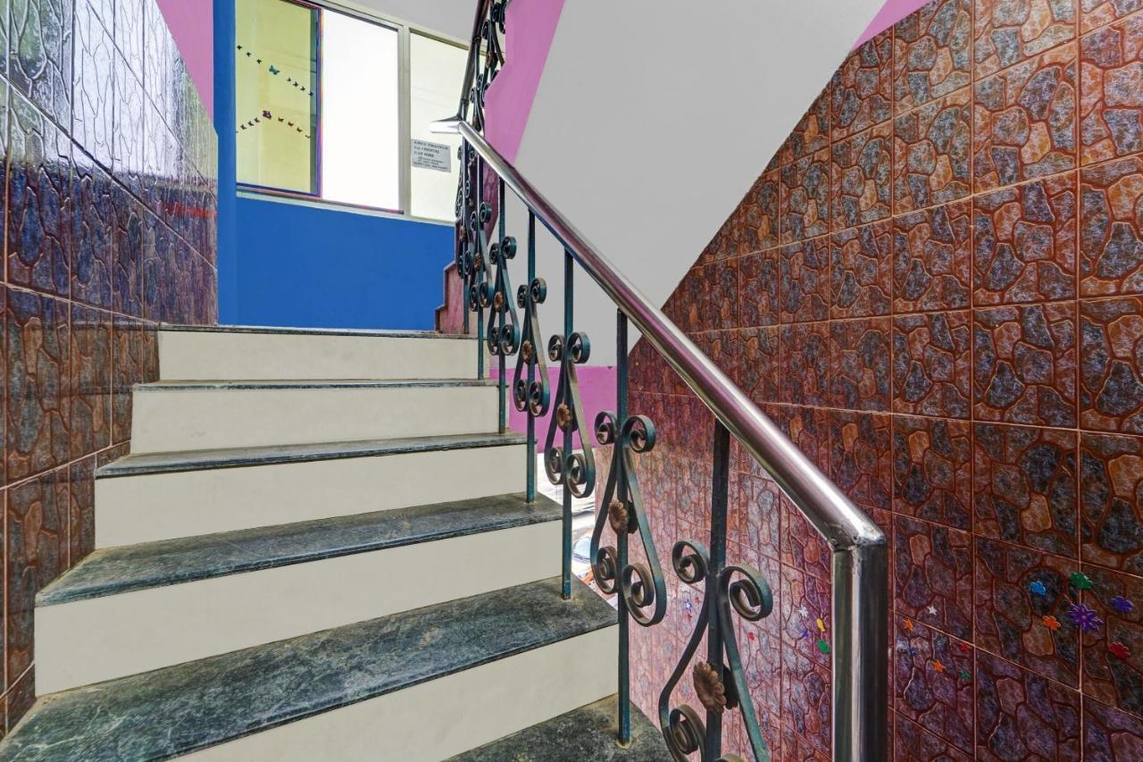 Spot On New Golden Star Guest House Near Thirumangalam Metro Station Madras Buitenkant foto