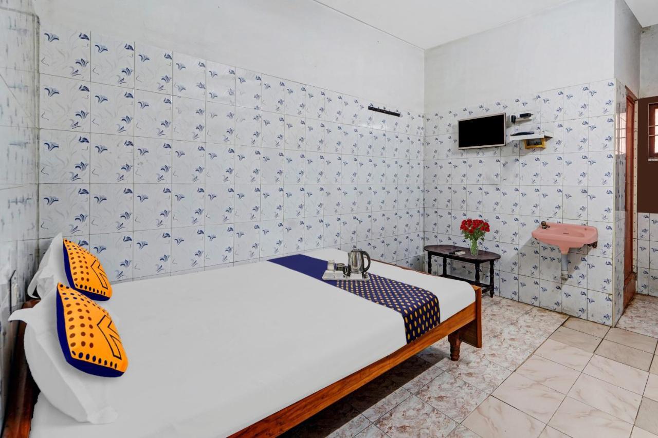 Spot On New Golden Star Guest House Near Thirumangalam Metro Station Madras Buitenkant foto