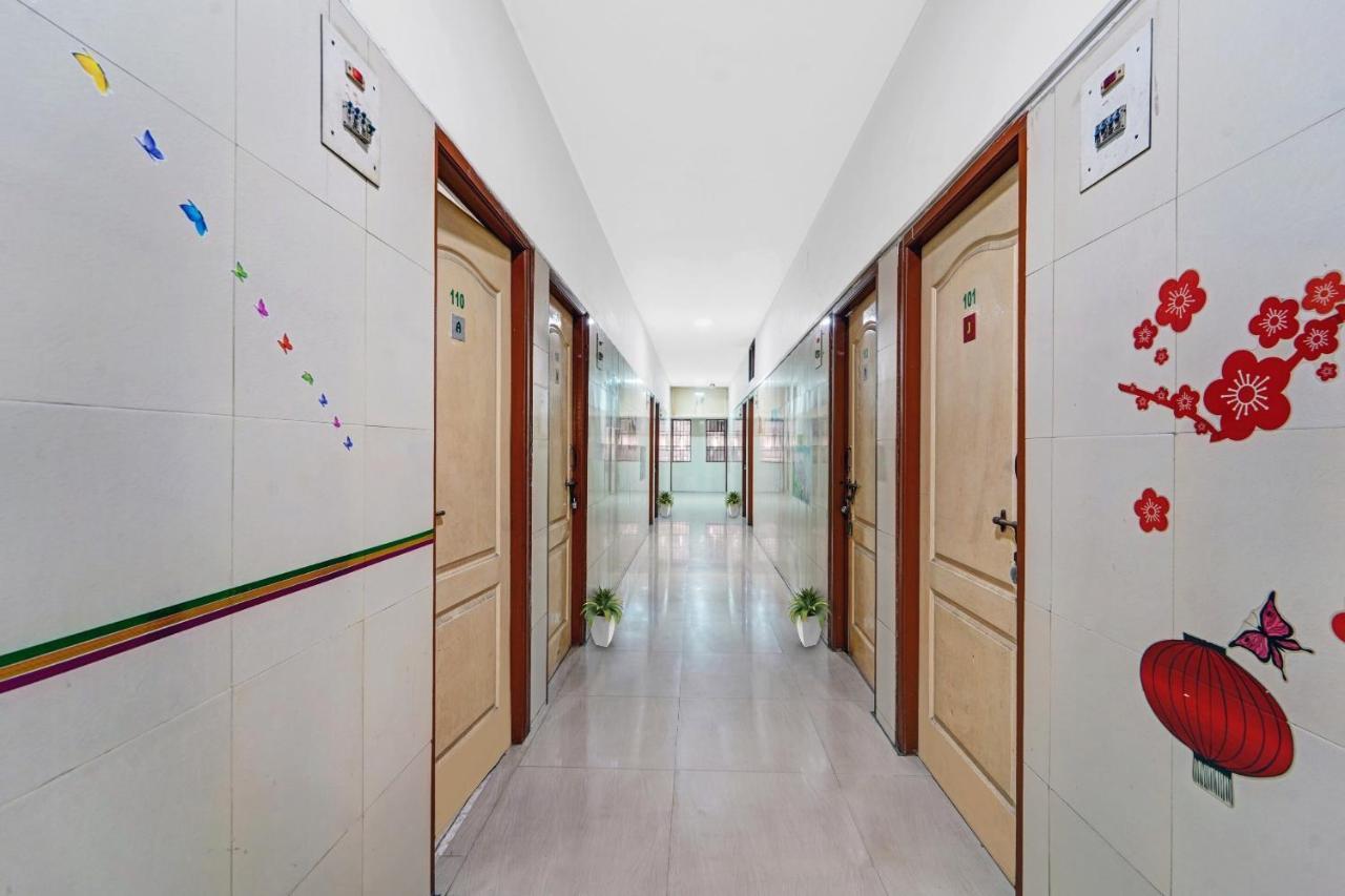 Spot On New Golden Star Guest House Near Thirumangalam Metro Station Madras Buitenkant foto