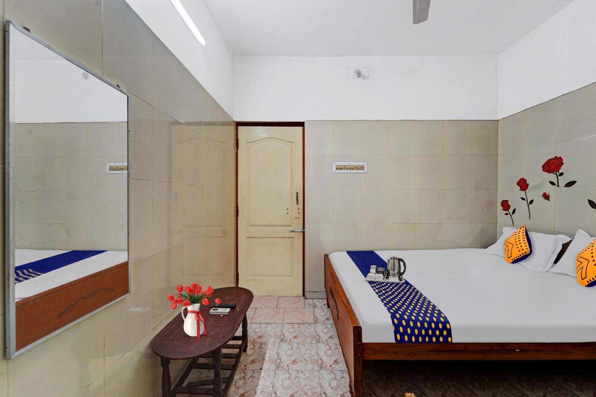 Spot On New Golden Star Guest House Near Thirumangalam Metro Station Madras Buitenkant foto