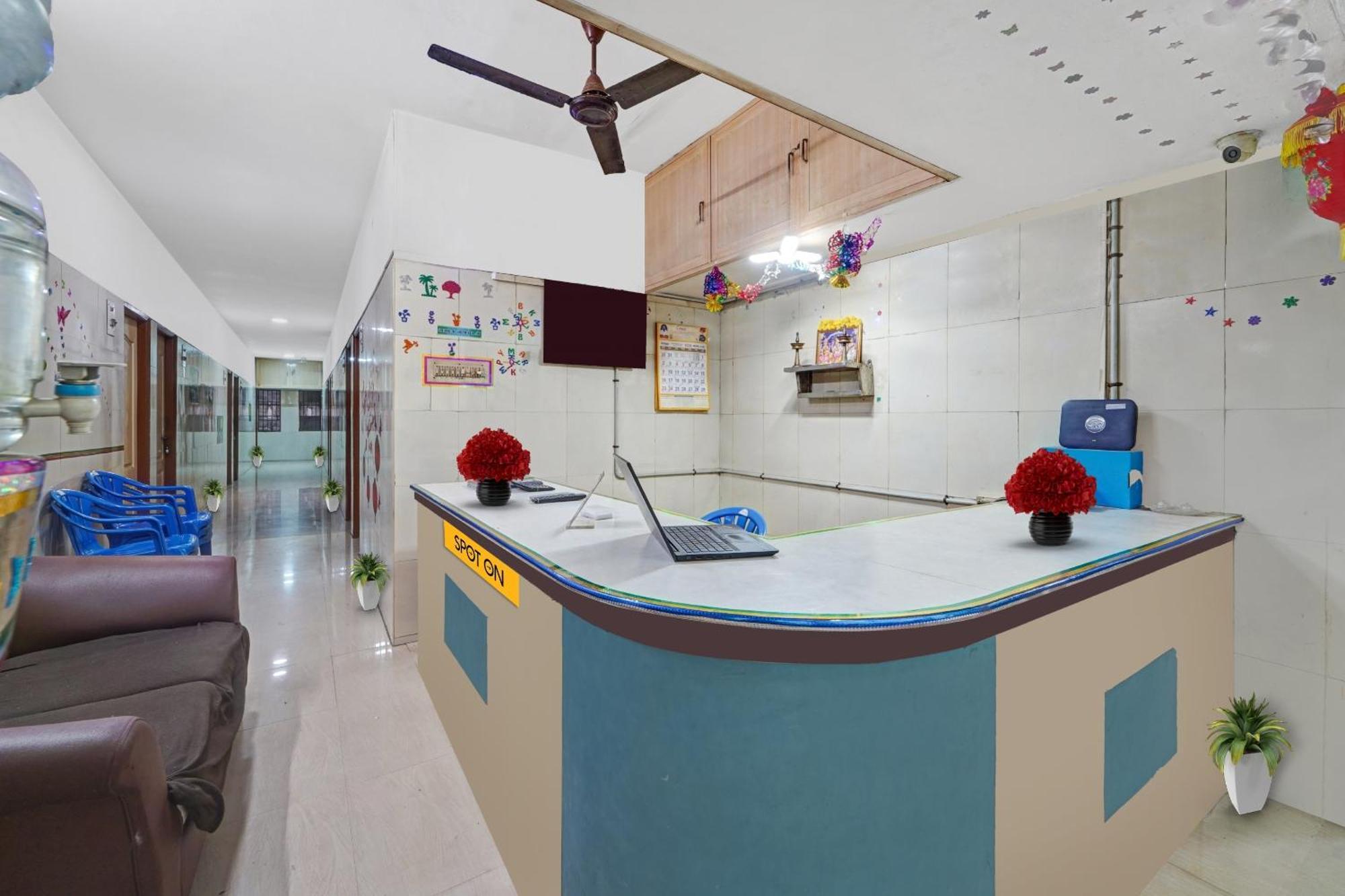 Spot On New Golden Star Guest House Near Thirumangalam Metro Station Madras Buitenkant foto